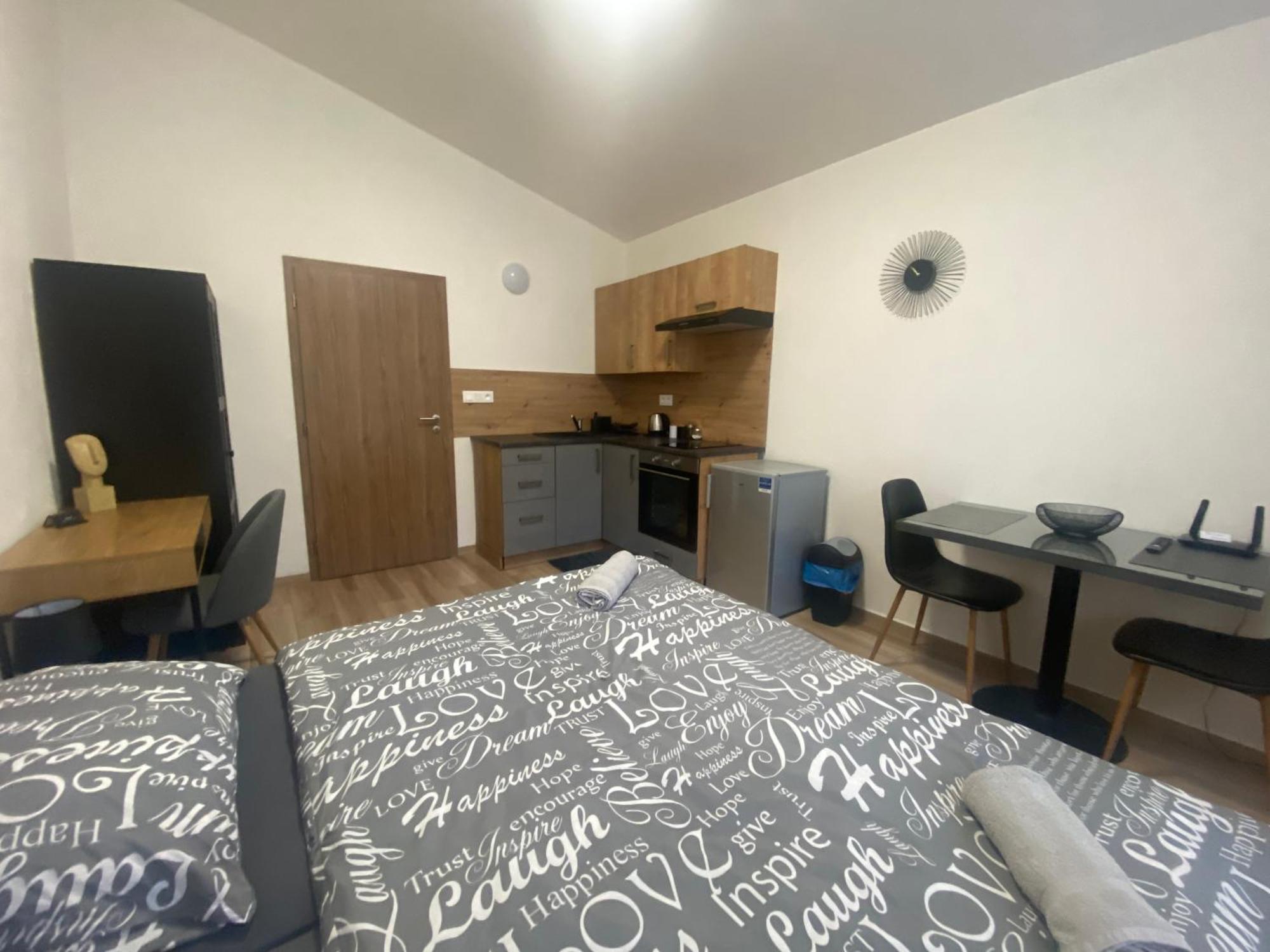 Cerna Ruze - Apartman 7 Plzeň Exteriör bild