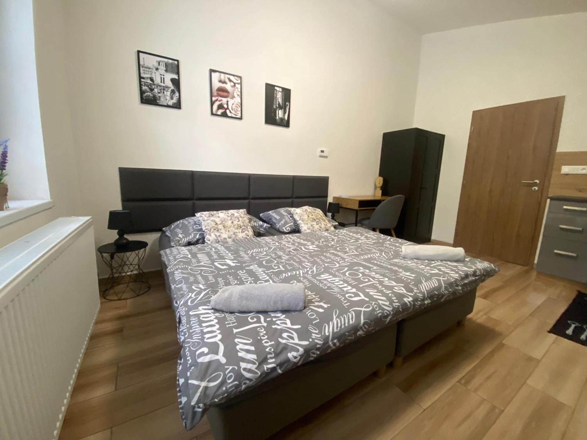 Cerna Ruze - Apartman 7 Plzeň Exteriör bild