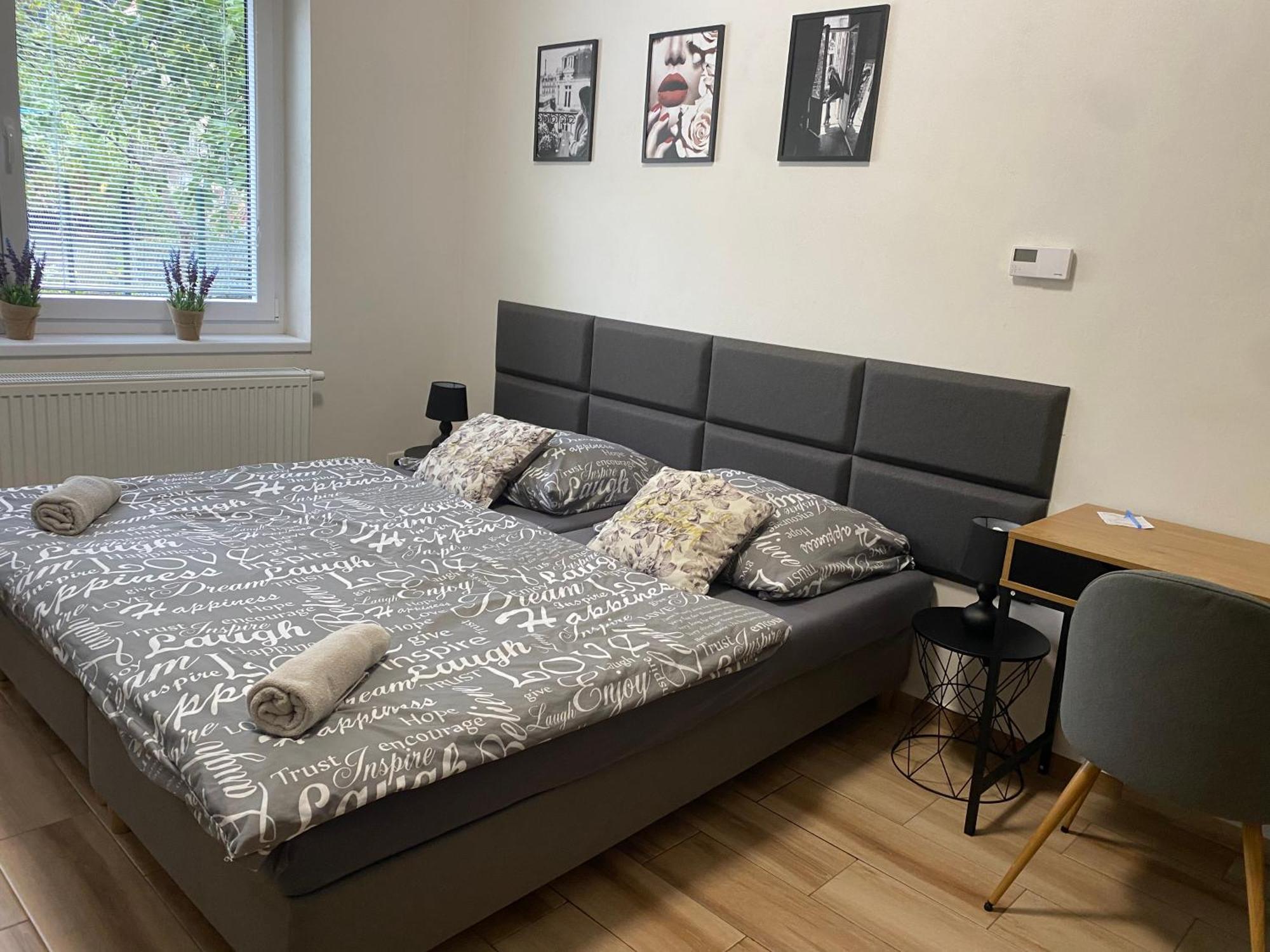 Cerna Ruze - Apartman 7 Plzeň Exteriör bild