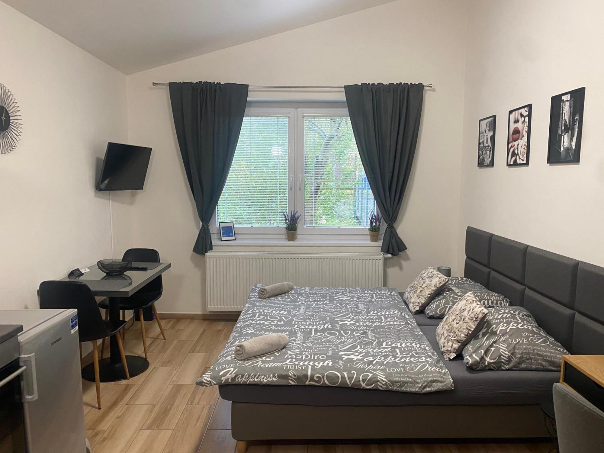 Cerna Ruze - Apartman 7 Plzeň Exteriör bild