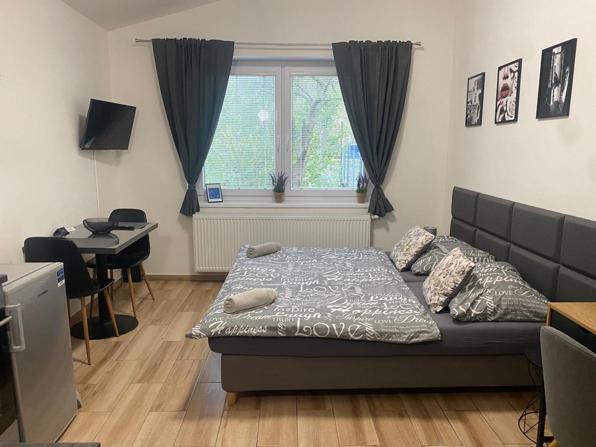Cerna Ruze - Apartman 7 Plzeň Exteriör bild
